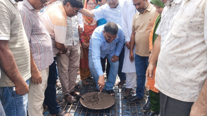 শতবছরের পুরোনো পাঁচবিবি শিবমন্দিরের ছাদ ঢালাই কাজের উদ্বোধন